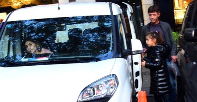 Məşhur müğənninin qızı diqqət çəkdi - FOTOLAR